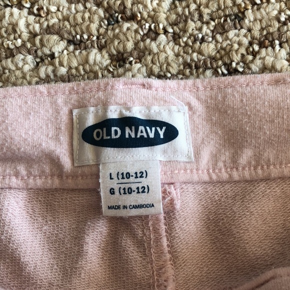 Super soft,old navy shorts. Cute colors and amazing fitting - Picture 6 of 6